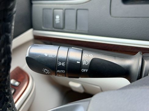 Used 2012 Toyota Camry XLE FWD image 32
