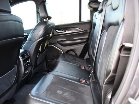 Used 2022 Jeep Grand Cherokee Altitude image 15