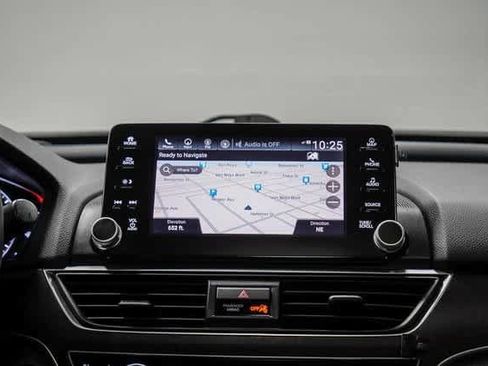 Used 2018 Honda Accord Touring image 14