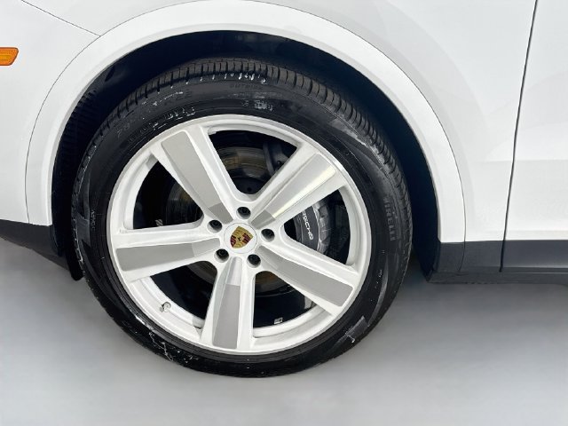 Used 2024 Porsche Cayenne Coupe AWD/4WD image 37