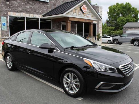Used 2017 Hyundai Sonata SE FWD image 3