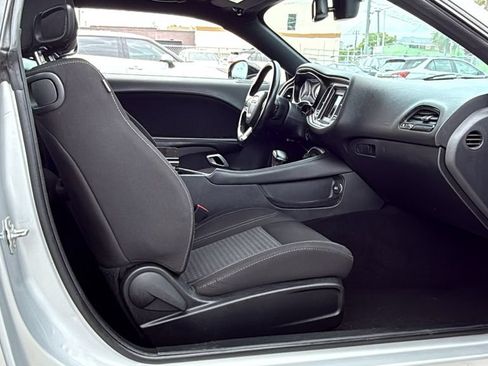 Used 2020 Dodge Challenger SXT RWD image 27