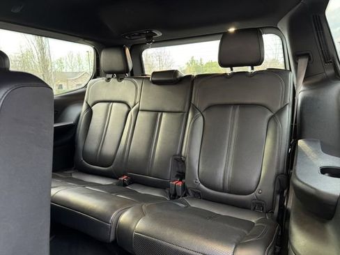 Used 2024 Jeep Wagoneer Series II w/ Flexible Seating Group RWD image 19