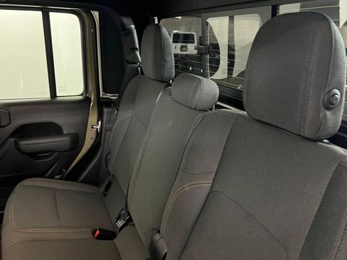 New 2025 Jeep Gladiator Sport image 20