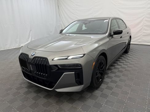 Used 2024 BMW 740i xDrive image 2