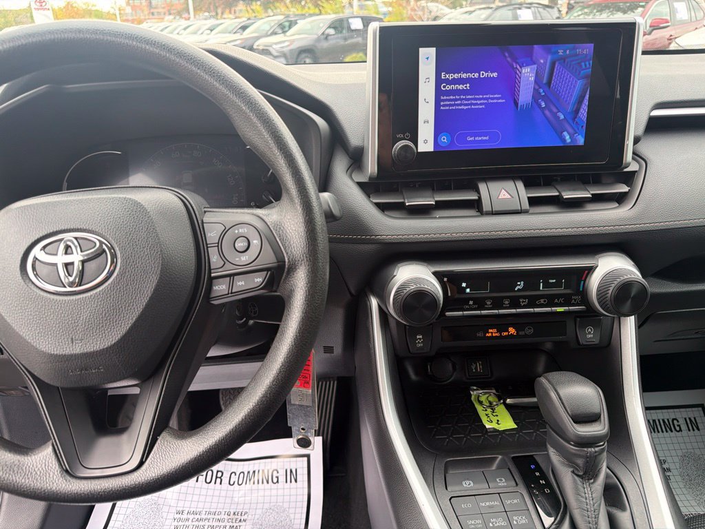 Used 2025 Toyota RAV4 LE AWD/4WD image 27