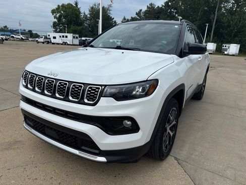 Used 2024 Jeep Compass Limited AWD/4WD image 2