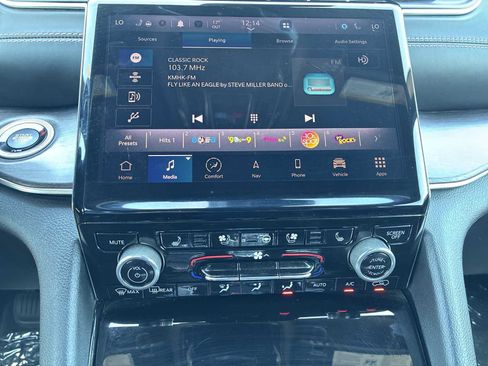 Used 2022 Jeep Grand Cherokee L Overland w/ Luxury Tech Group IV AWD/4WD image 12