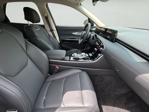 Certified 2026 Genesis GV70 2.5T AWD/4WD image 36