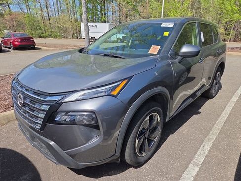 Used 2025 Nissan Rogue SV image 7