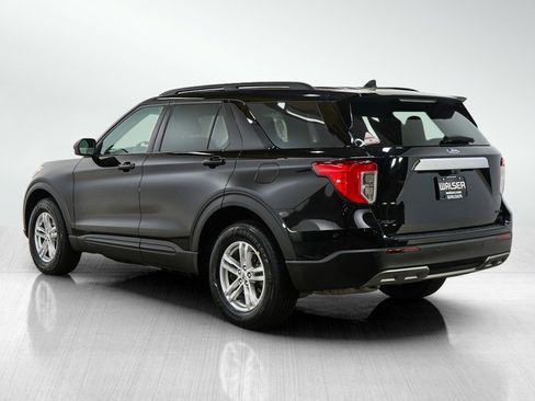 Used 2022 Ford Explorer XLT w/ Equipment Group 202A image 3