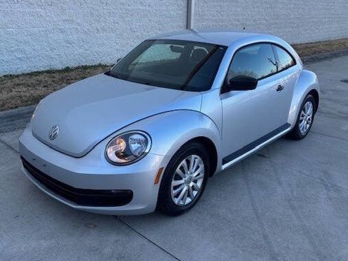 Used 2012 Volkswagen Beetle 2.5 image 2