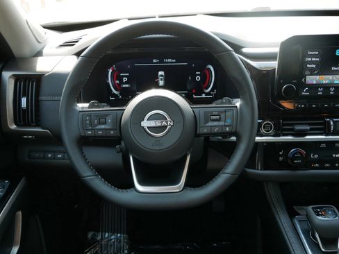 New 2025 Nissan Pathfinder Platinum image 9