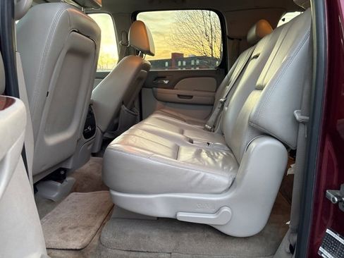 Used 2008 Chevrolet Suburban LT w/ LT Preferred Equipment Group image 28