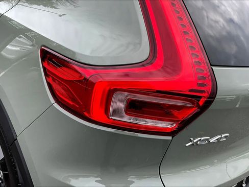 Certified 2023 Volvo XC40 B5 Ultimate w/ Protection Package Premier image 26