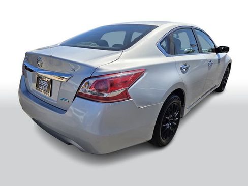 Used 2013 Nissan Altima 2.5 S FWD image 4