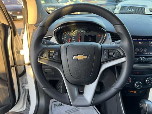 Used 2020 Chevrolet Trax LT w/ LT Convenience Package image 12