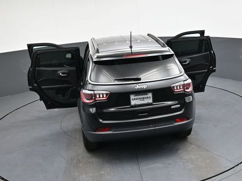 Used 2018 Jeep Compass Latitude w/ Cold Weather Group image 38