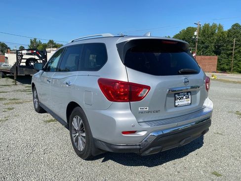 Used 2020 Nissan Pathfinder SV FWD image 5