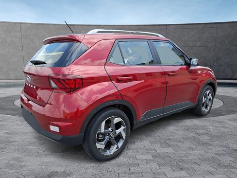 Certified 2025 Hyundai Venue Limited FWD image 11