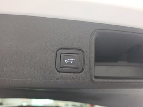 Used 2024 GMC Terrain SLE w/ Driver Convenience Package AWD/4WD image 17