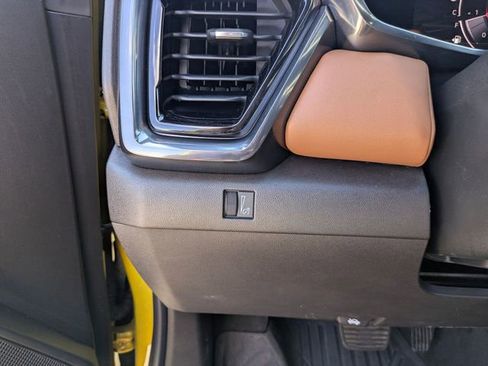 Used 2023 GMC Canyon AT4 w/ AT4 Premium Package AWD/4WD image 16