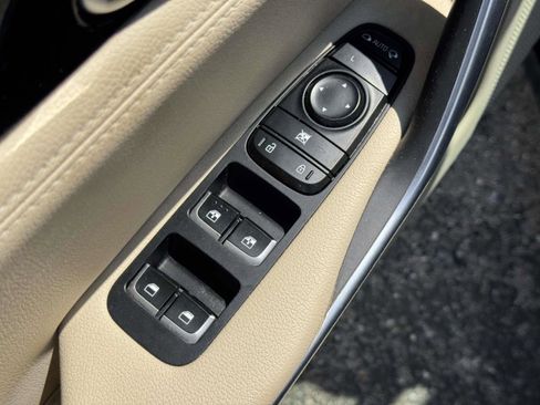 Used 2018 Kia Stinger RWD image 14