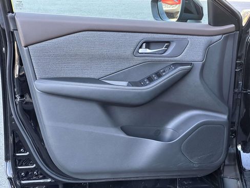 Used 2023 Nissan Rogue SV AWD/4WD image 19