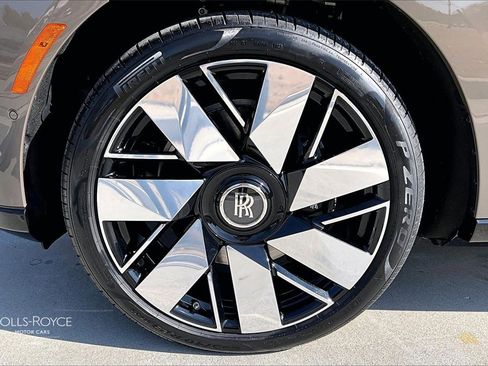 Used 2026 Rolls-Royce Cullinan image 10