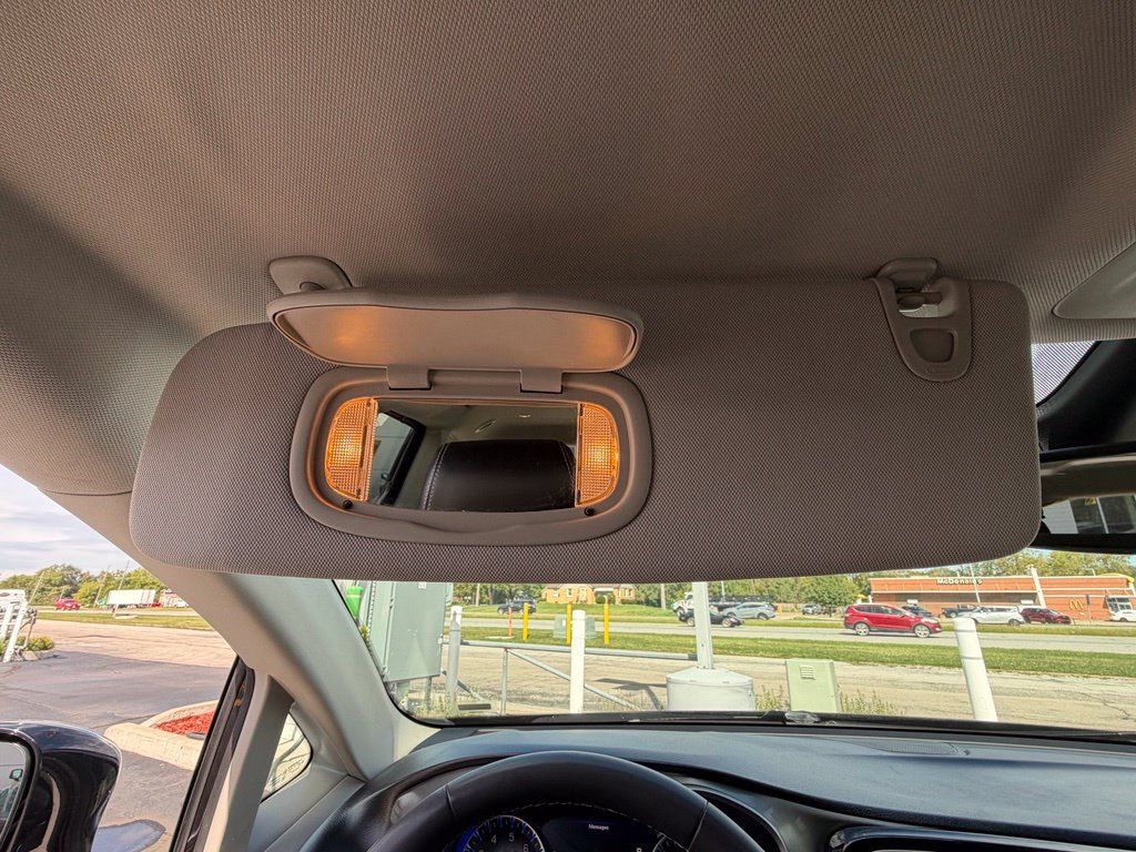 Used 2024 Chrysler Pacifica Touring-L FWD image 27
