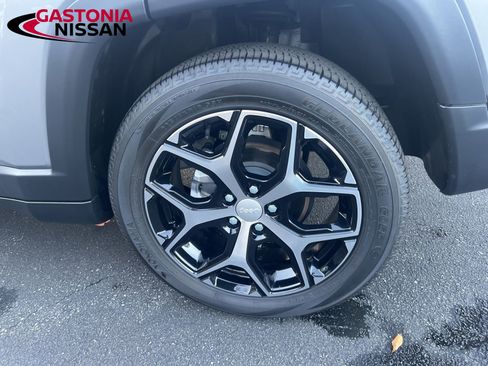 Used 2024 Jeep Compass Latitude image 13