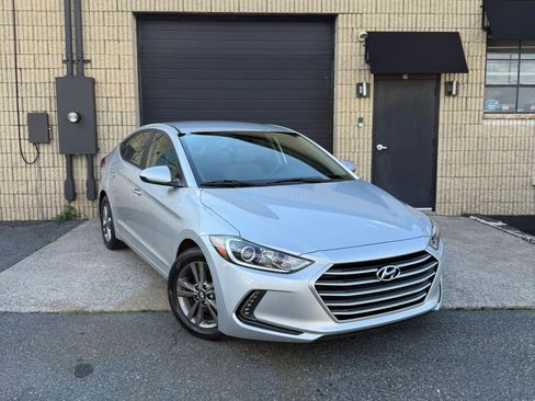 Used 2017 Hyundai Elantra SE w/ SE A/T Tech Package 03 FWD image 1