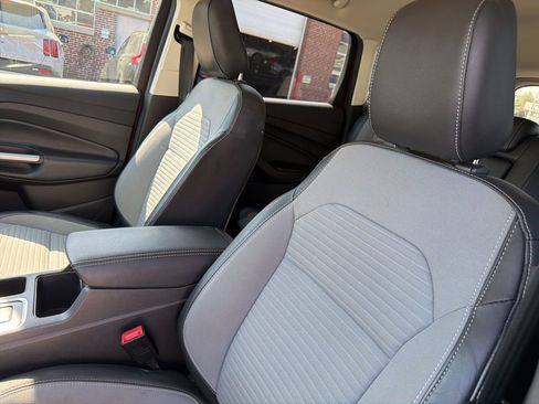 Used 2019 Ford Escape SE image 9