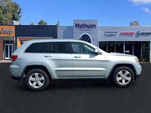 Used 2012 Jeep Grand Cherokee Laredo AWD/4WD image 3