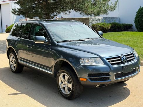 Used 2004 Volkswagen Touareg V8 AWD/4WD image 3