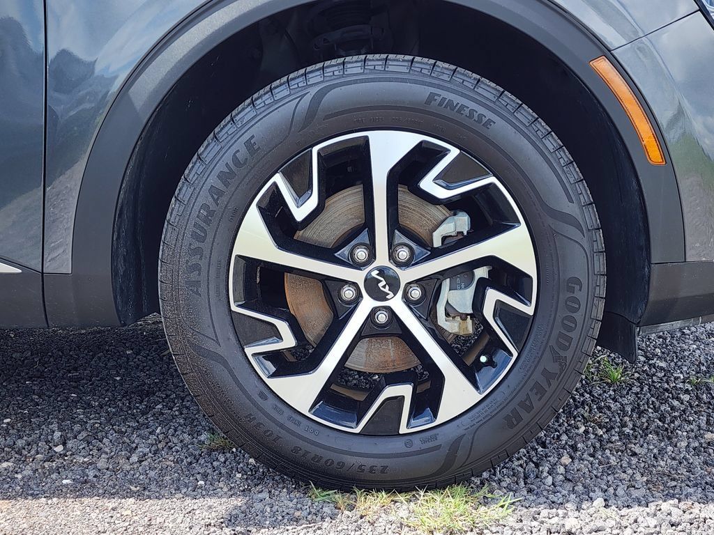 Certified 2024 Kia Sportage EX w/ EX Premium Package AWD/4WD image 12