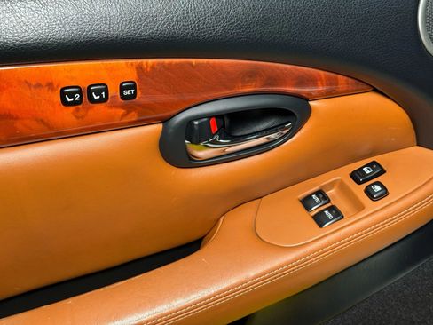 Used 2002 Lexus SC 430 Convertible image 22