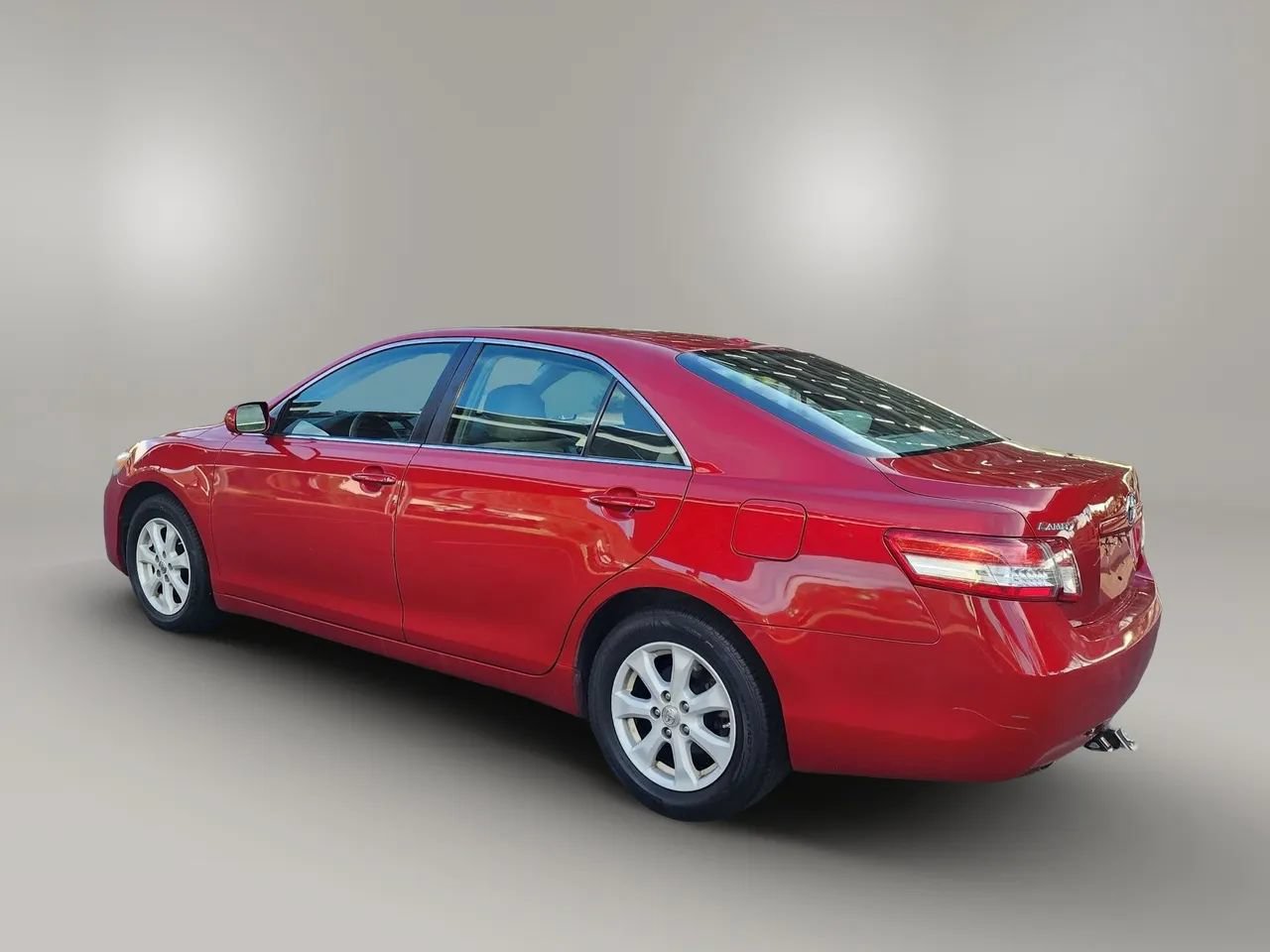 Used 2010 Toyota Camry LE FWD image 2
