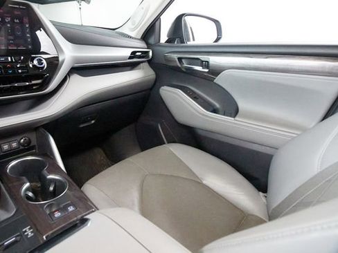 Used 2020 Toyota Highlander Platinum AWD/4WD image 7