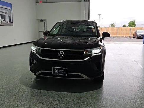 Certified 2023 Volkswagen Taos SE w/ Panoramic Sunroof Package AWD/4WD image 3
