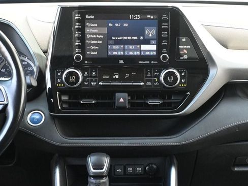Used 2020 Toyota Highlander Limited FWD image 13
