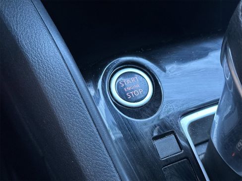 Used 2020 Nissan Versa SV image 22