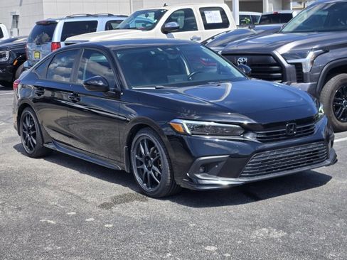 Used 2022 Honda Civic Touring image 3