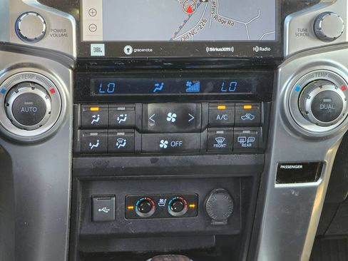Used 2022 Toyota 4Runner Limited AWD/4WD image 23