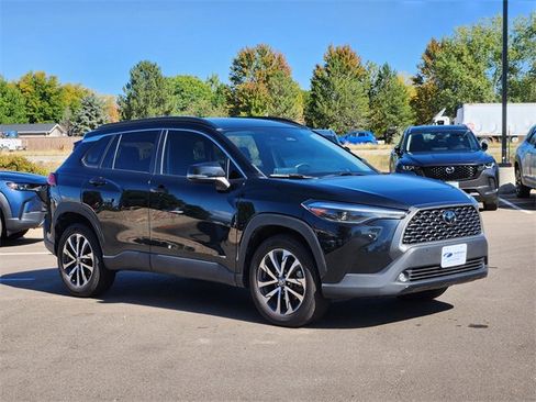 Used 2023 Toyota Corolla Cross XLE image 4