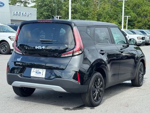 Used 2023 Kia Soul LX image 5