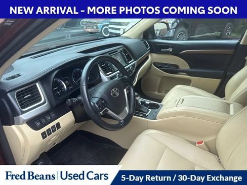 Used 2018 Toyota Highlander Limited Platinum AWD/4WD image 12