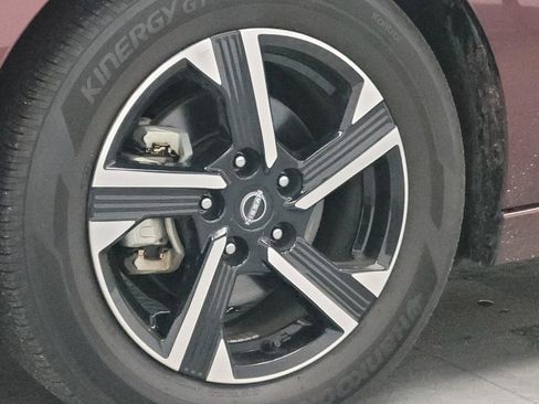 Used 2025 Nissan Sentra SV FWD image 31