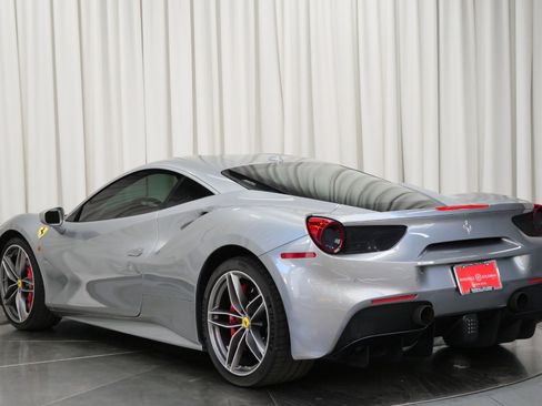 Used 2018 Ferrari 488 GTB image 7