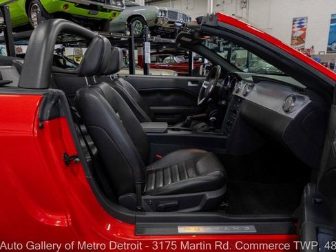 Used 2005 Ford Mustang GT Premium RWD image 39